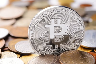 Bitcoin continues to be under pressure, can it hold the 9000 mark within days?