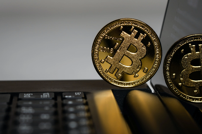 Bitcoin plunges after breaking new highs, more than 300,000 people are liquidated, and $1.2 billion evaporates