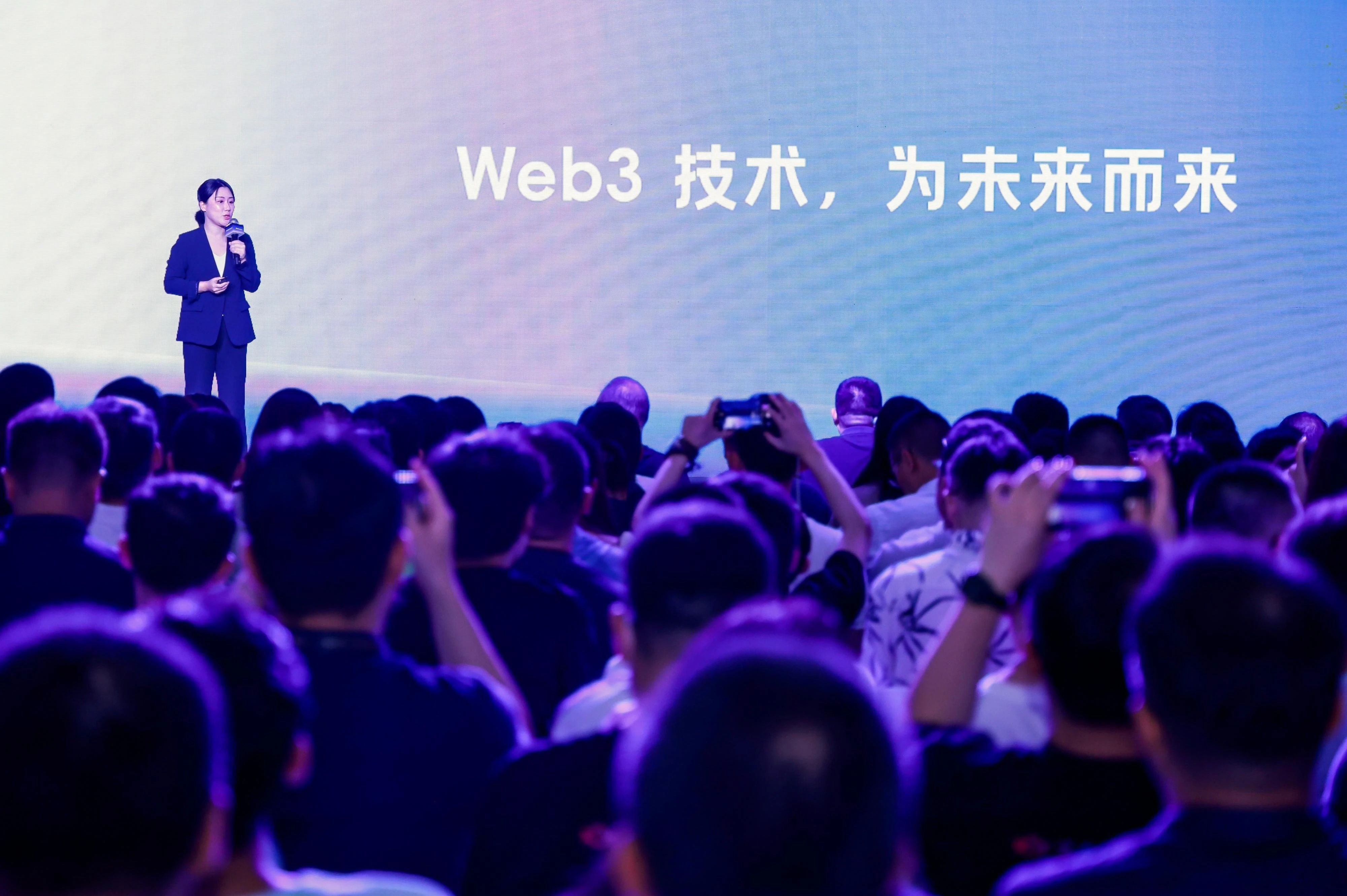 Xiao Gang and Zhu Jiaming attended the Bund Conference to discuss asset tokenization and lead Web3 to reality