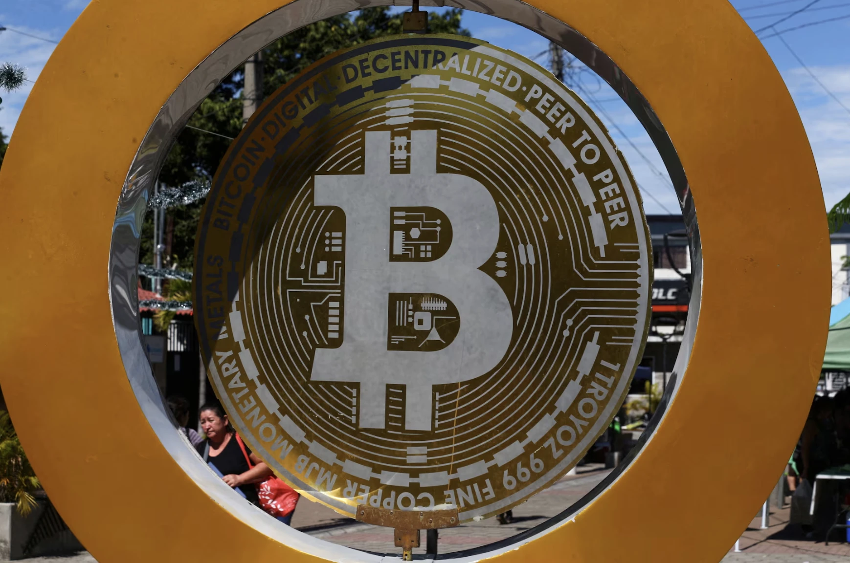 El Salvador removes Bitcoin from legal tender status? A detailed article explains the ins and outs