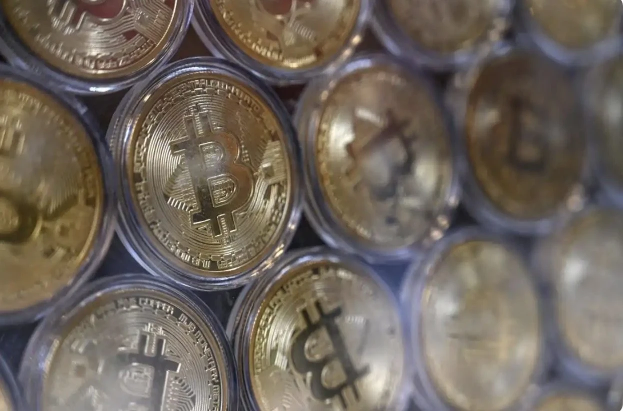 Bitcoins market value surpasses Amazon, and global listed companies are in a war to hoard coins
